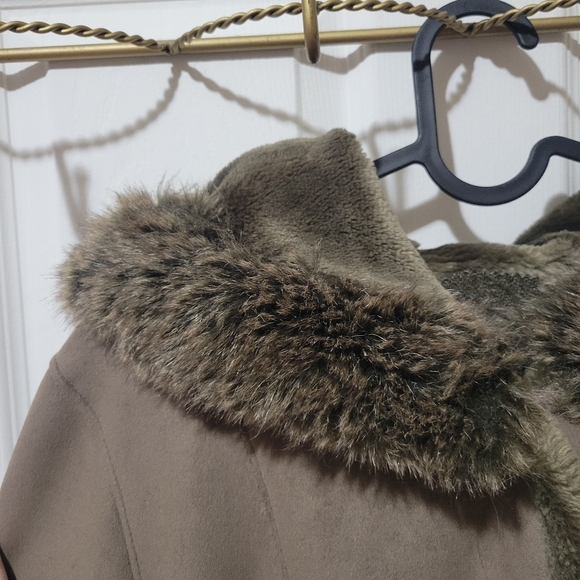 Vintage y2k olive green faux fur trim lined hooded suede winter coat small - Picture 10 of 11